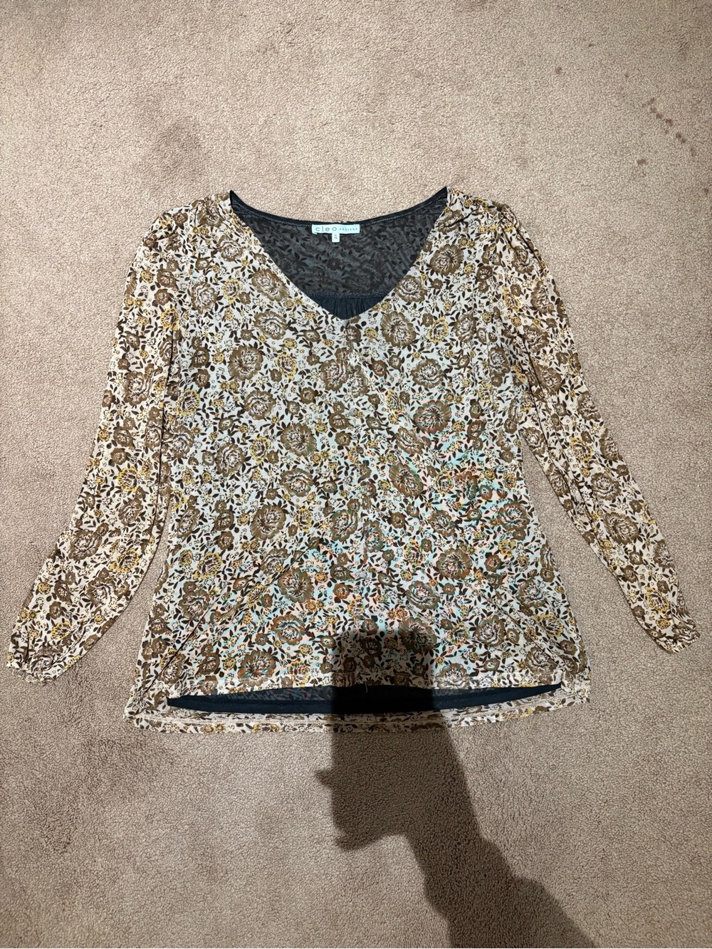 Cleo petites Soft Floral V-Neck Long Sleeve Top - Brown/Cream size xl